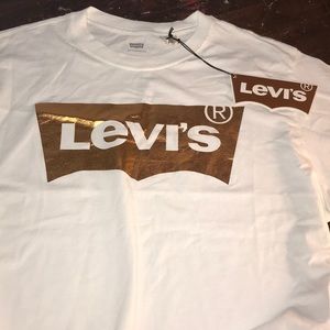 Levi’s tee shirt for women.